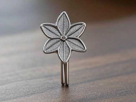 بج سینه ساده و مینیمال